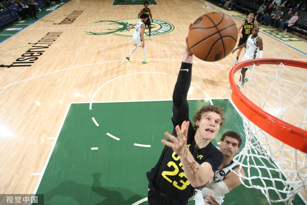 显得那么自 显得那么自